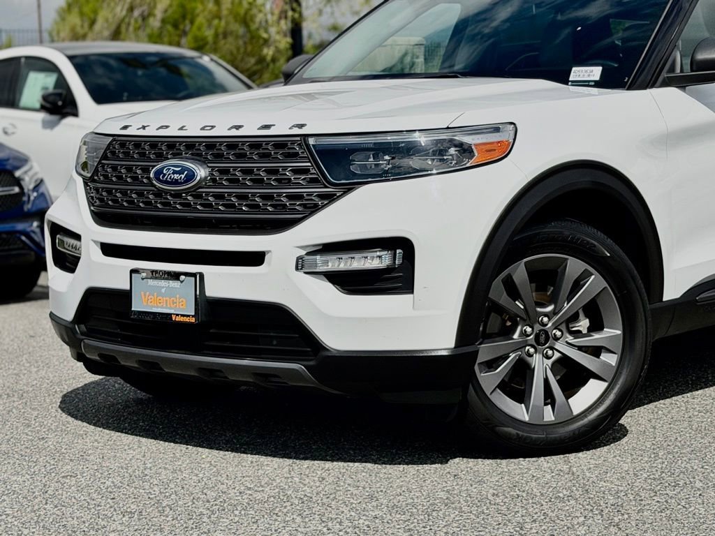 Used 2021 Ford Explorer XLT w/ Equipment Group 202A image 3