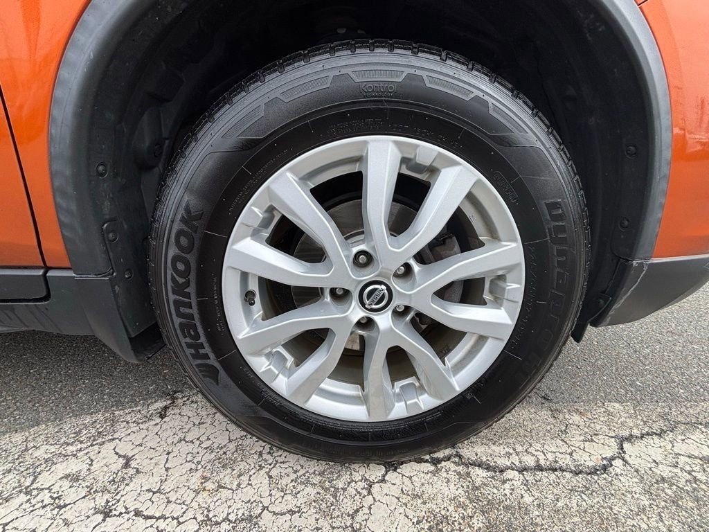 Used 2018 Nissan Rogue SV image 18