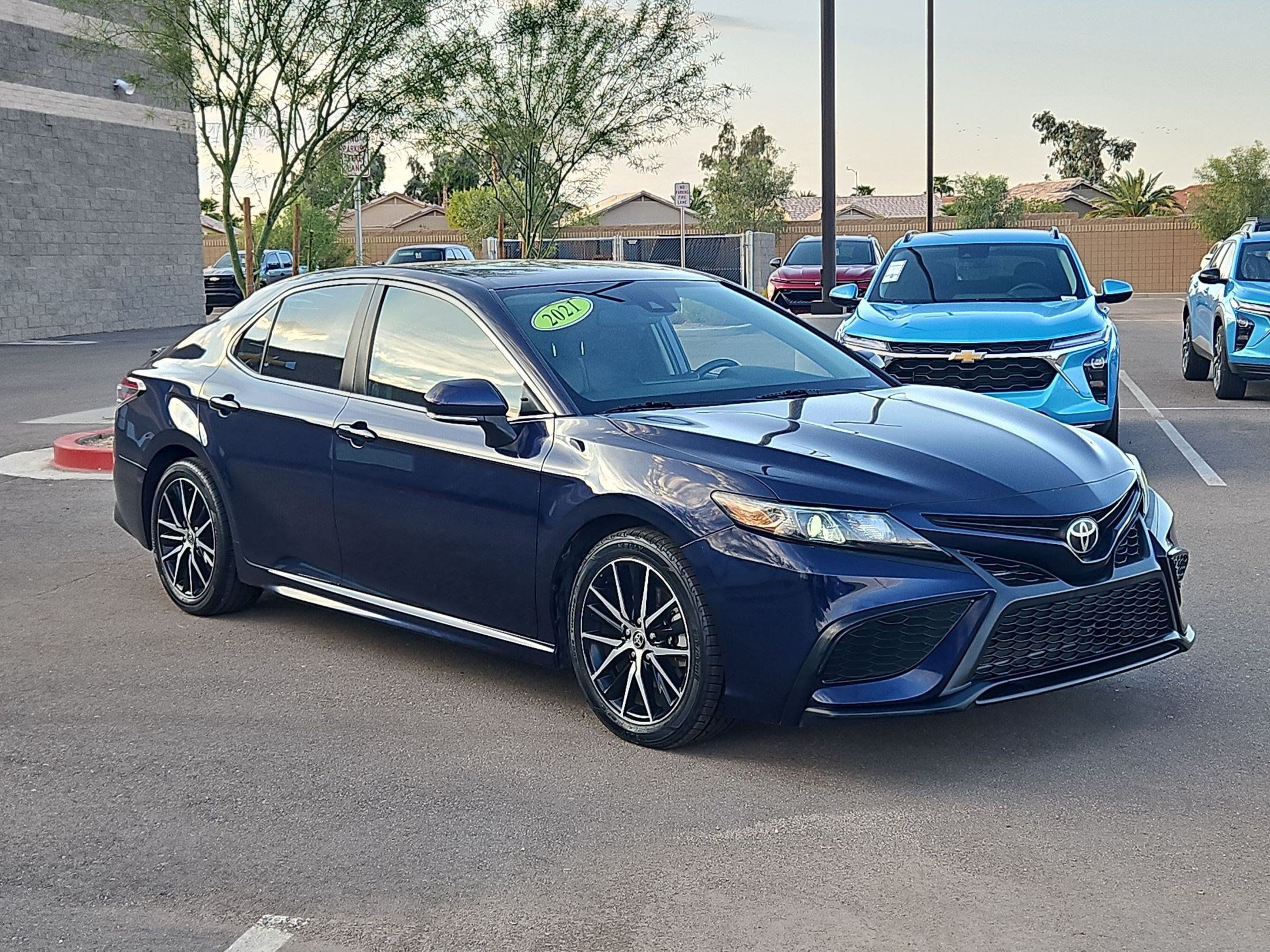 Used 2021 Toyota Camry SE w/ Convenience Package FWD image 7