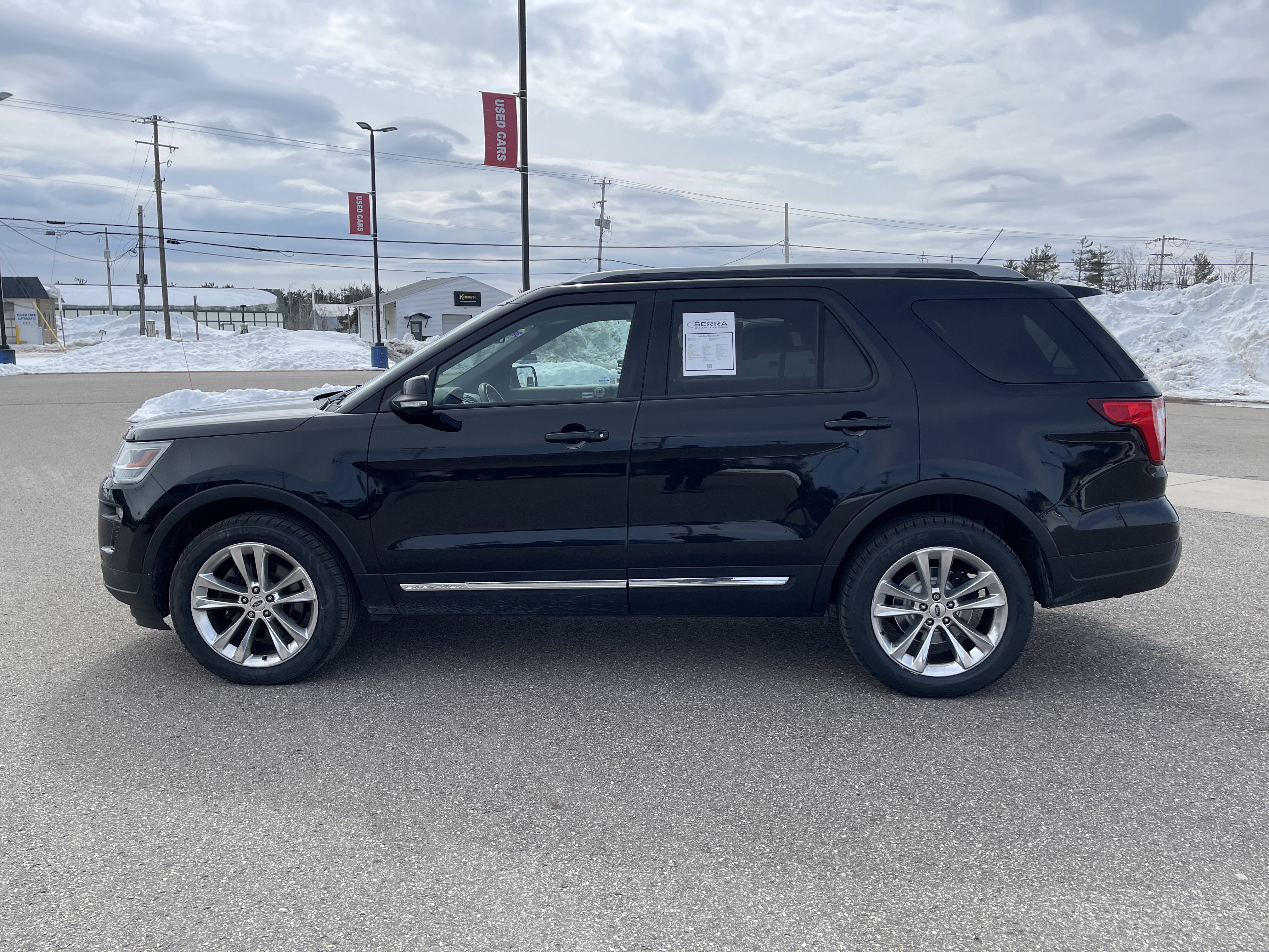 Used 2018 Ford Explorer XLT w/ Equipment Group 202A image 4