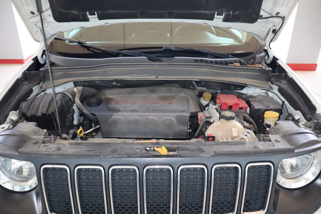 Used 2019 Jeep Renegade Latitude FWD image 44