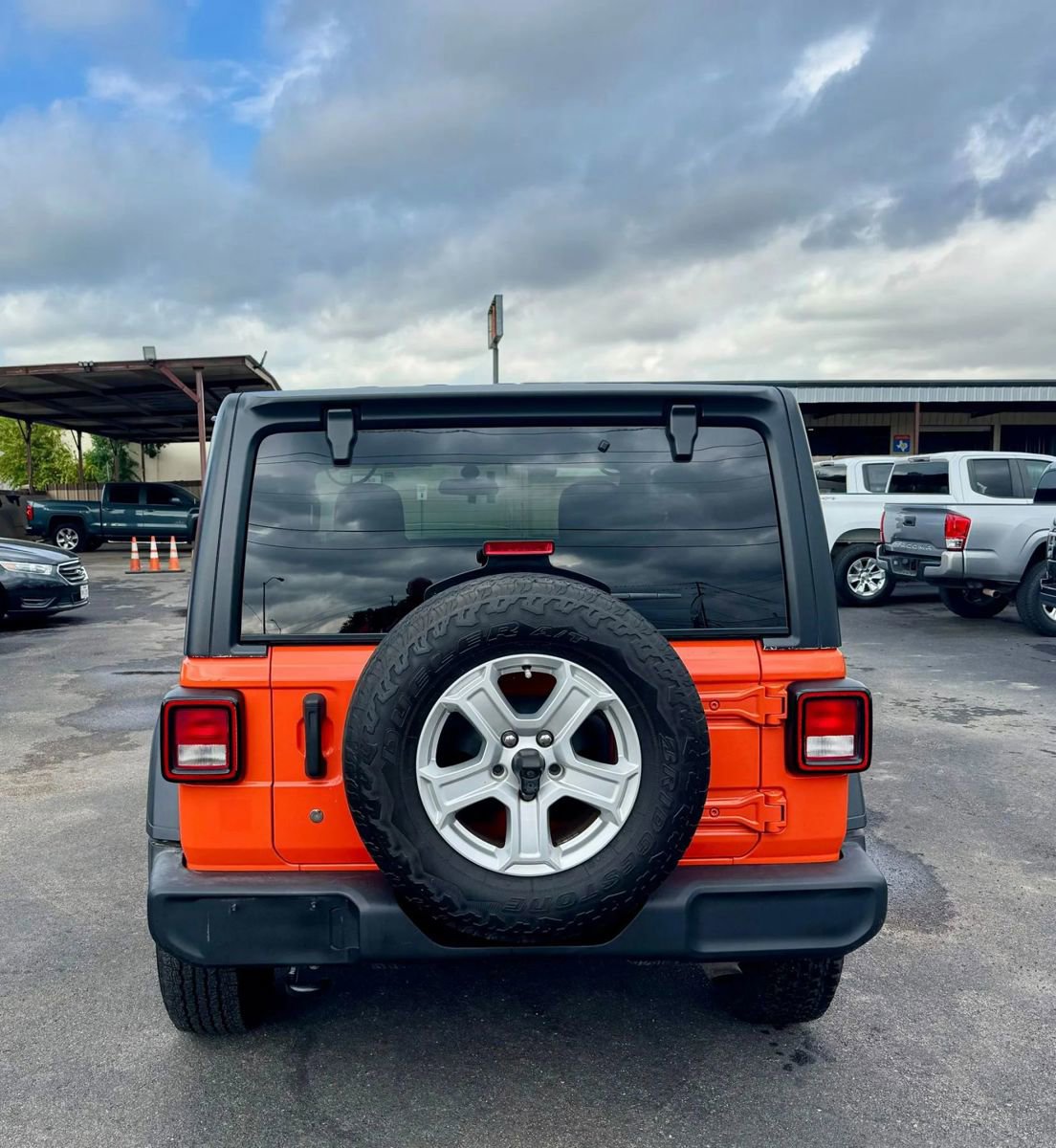 Used 2018 Jeep Wrangler Sport AWD/4WD image 9