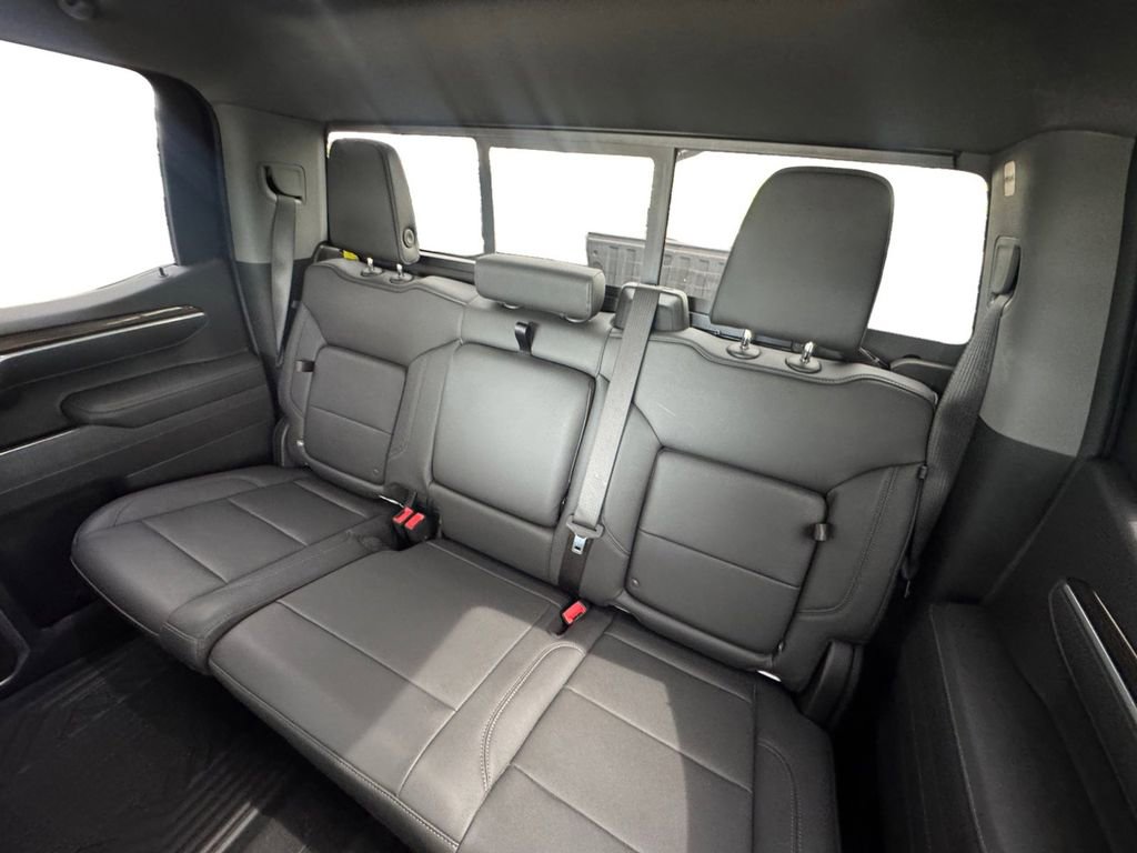 Used 2025 Chevrolet Silverado 1500 LT AWD/4WD image 14