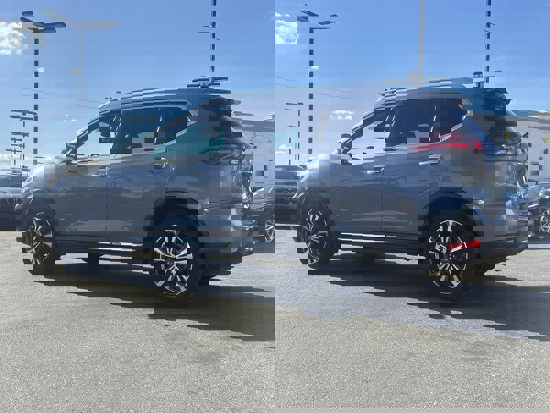 Used 2017 Nissan Rogue SL image 4