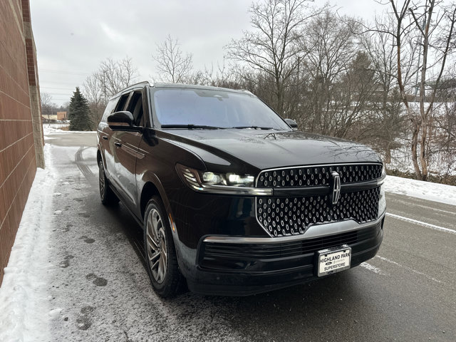 Used 2025 Lincoln Navigator L Reserve image 9