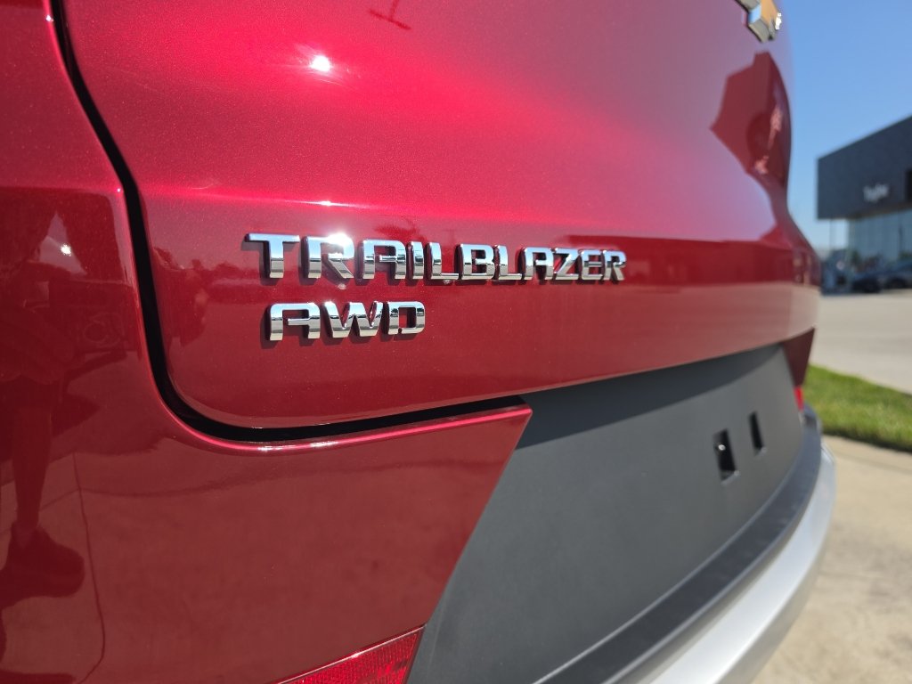 Used 2025 Chevrolet TrailBlazer LT AWD/4WD image 18