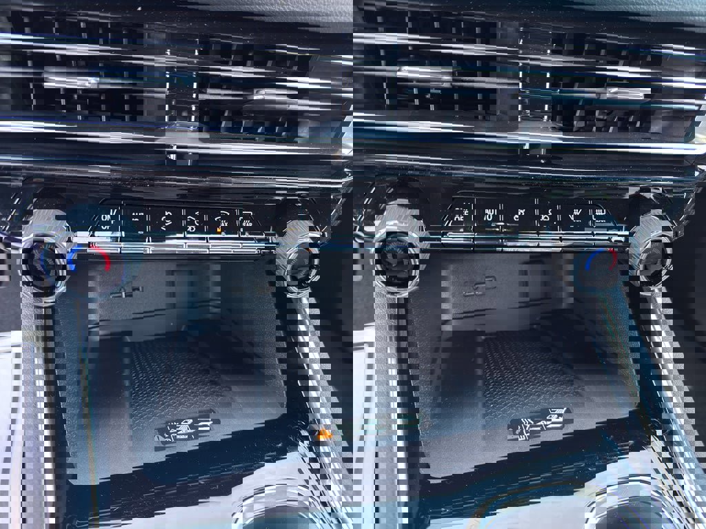 New 2026 Chevrolet Traverse LT image 14