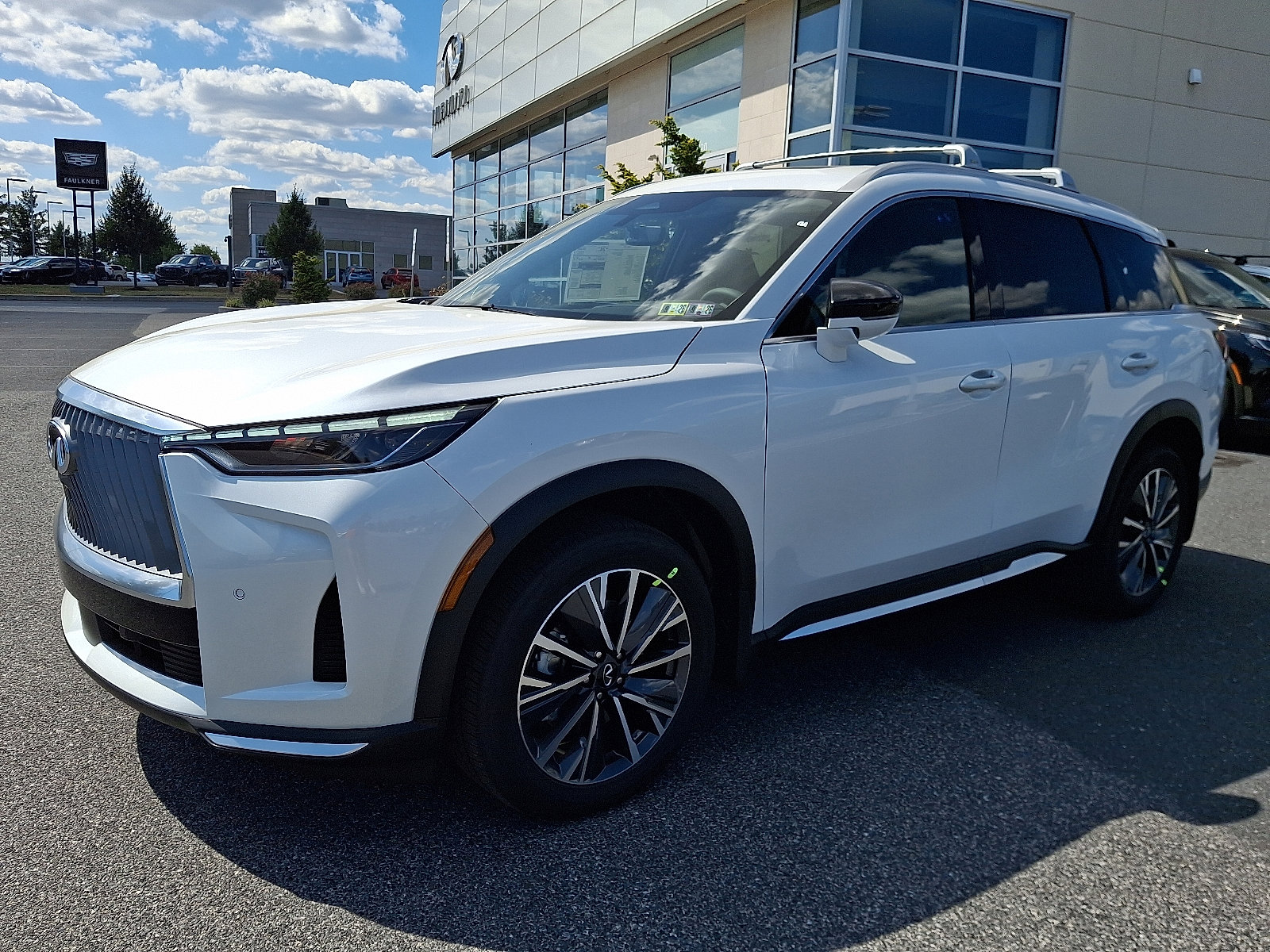 New 2026 INFINITI QX60 Luxe image 2