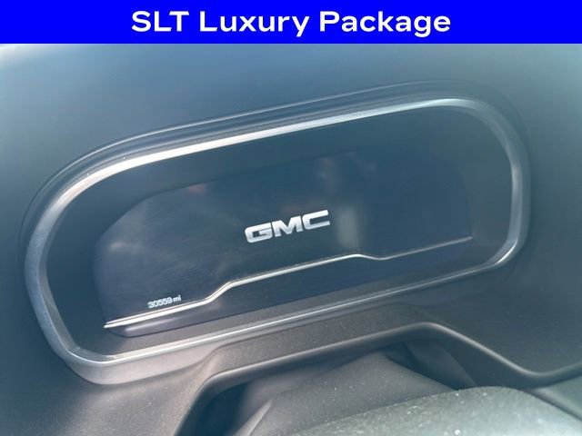 Used 2022 GMC Yukon XL SLT w/ SLT Premium Package AWD/4WD image 8