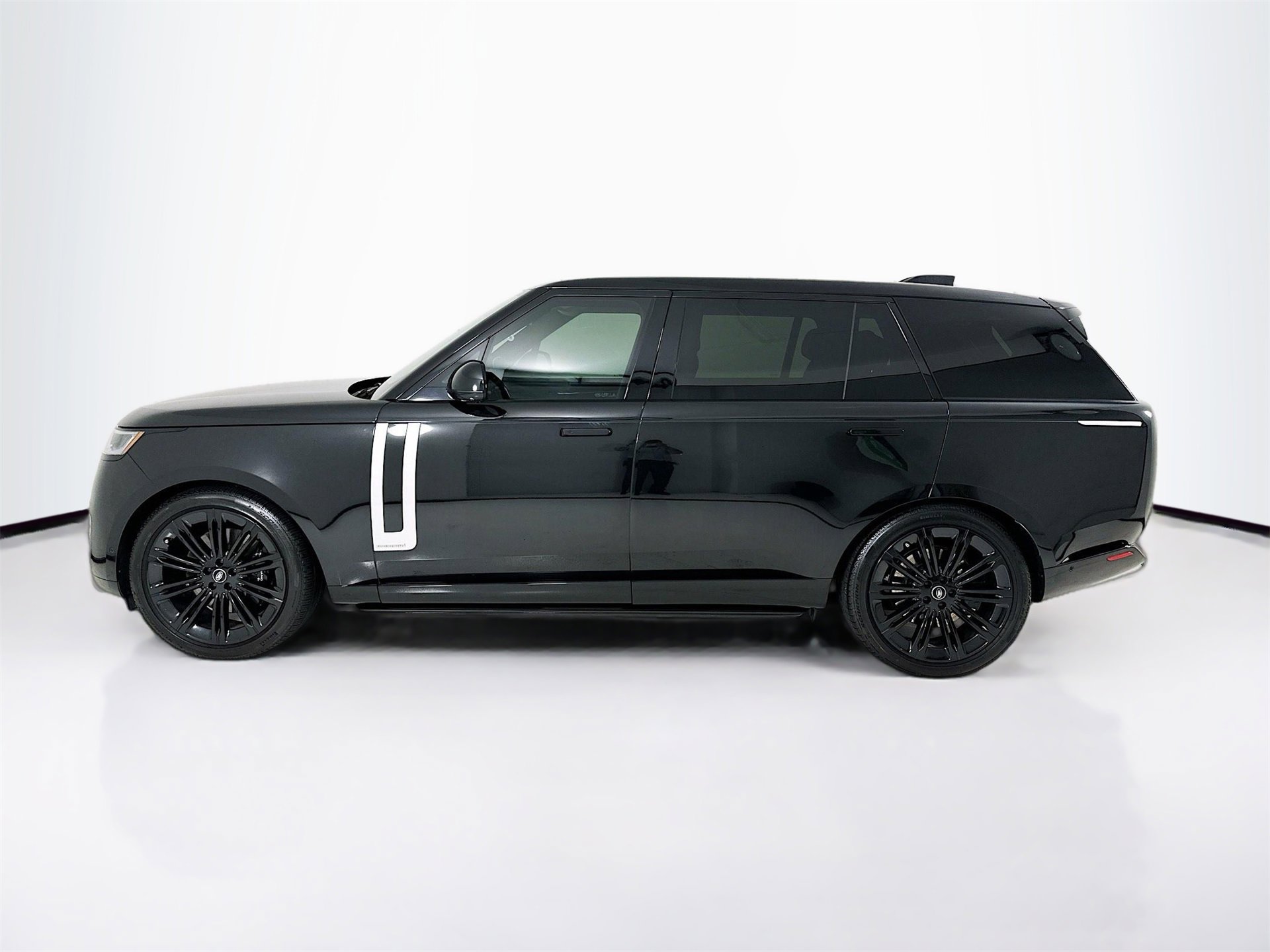Used 2025 Land Rover Range Rover Long Wheelbase Autobiography image 5