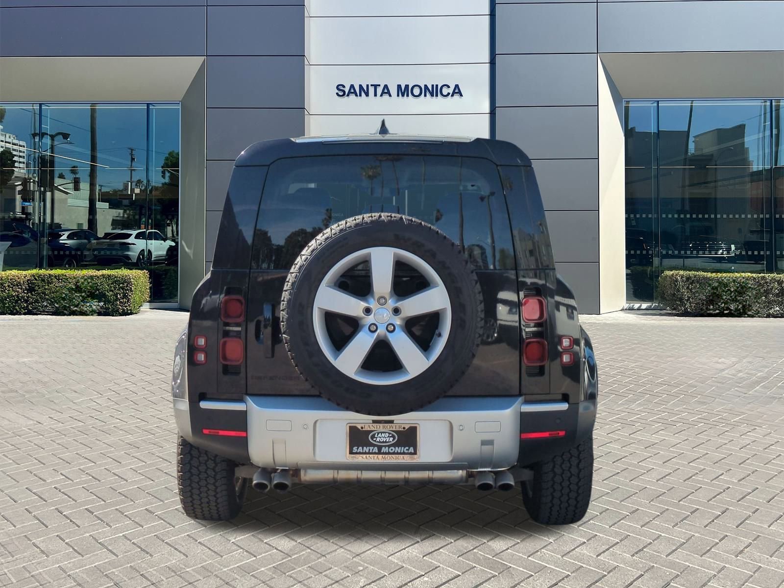 Used 2024 Land Rover Defender 110 SE image 4