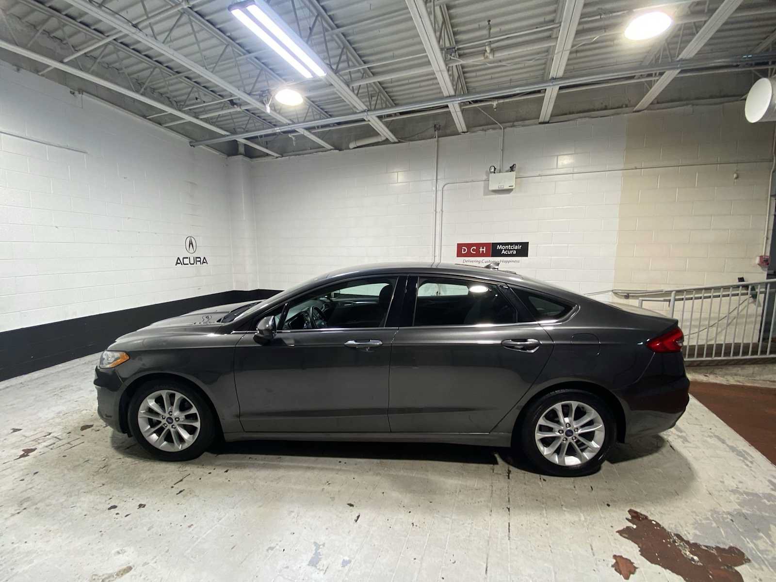 Used 2019 Ford Fusion SE FWD image 3