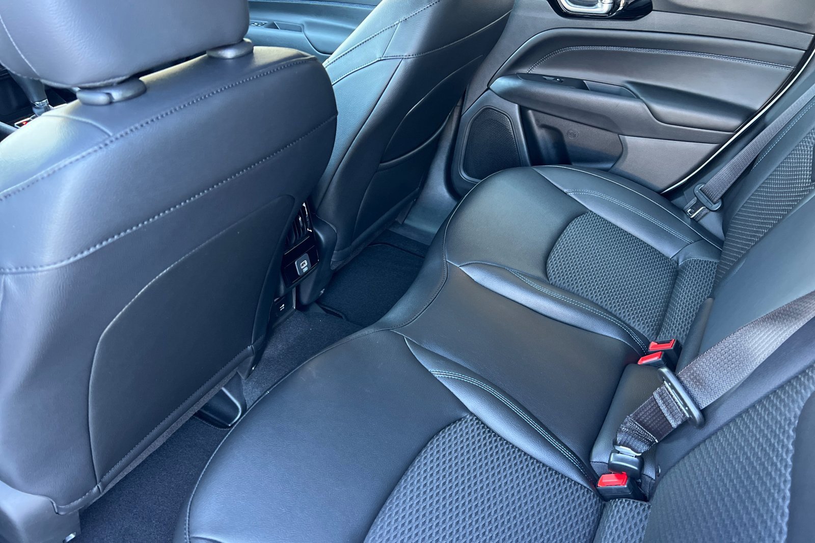 New 2026 Jeep Compass Latitude image 12