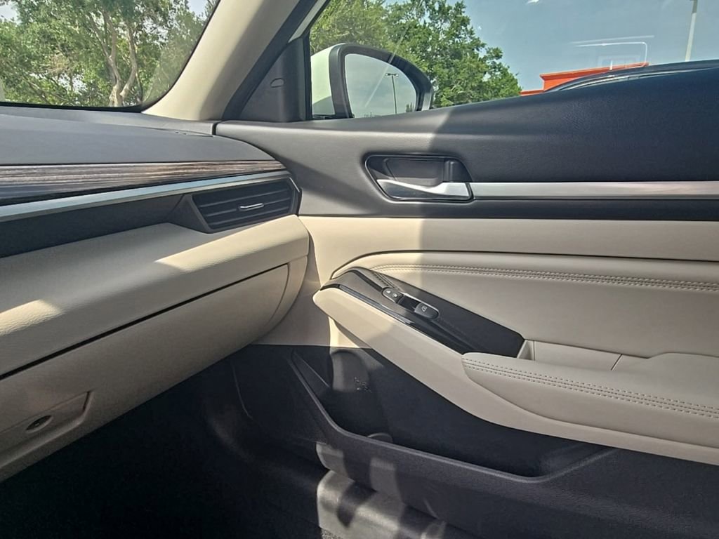 Used 2020 Nissan Altima 2.5 SL FWD image 24