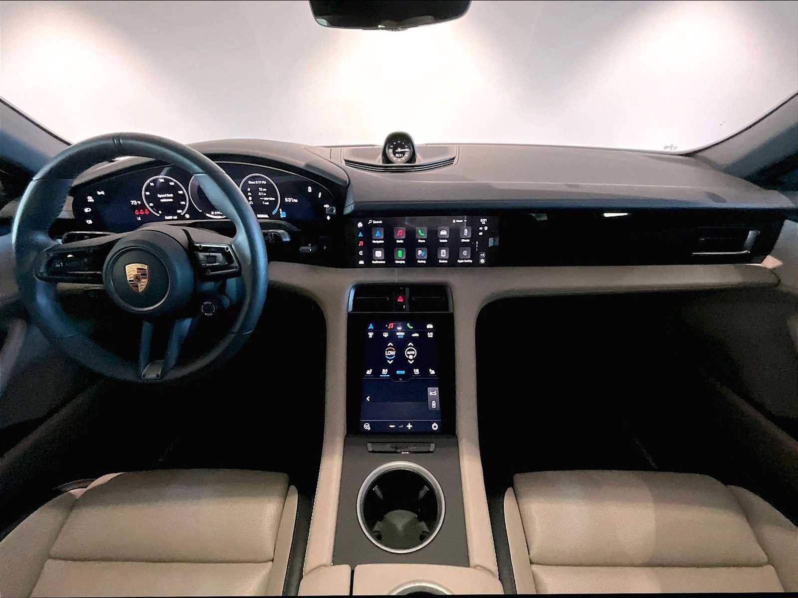 Used 2025 Porsche Taycan image 17