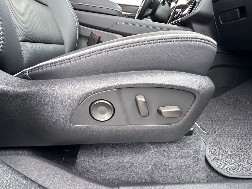 Used 2025 GMC Acadia Denali w/ Super Cruise Package image 12