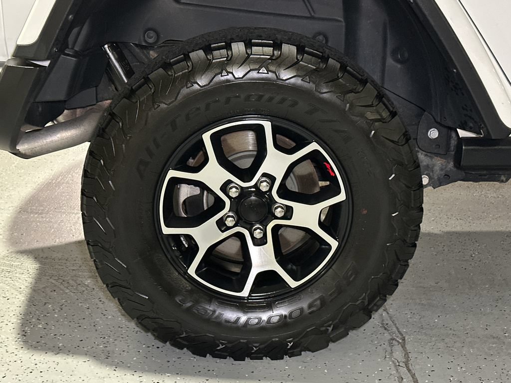 Used 2022 Jeep Wrangler Unlimited Rubicon w/ LED Lighting Group AWD/4WD image 7