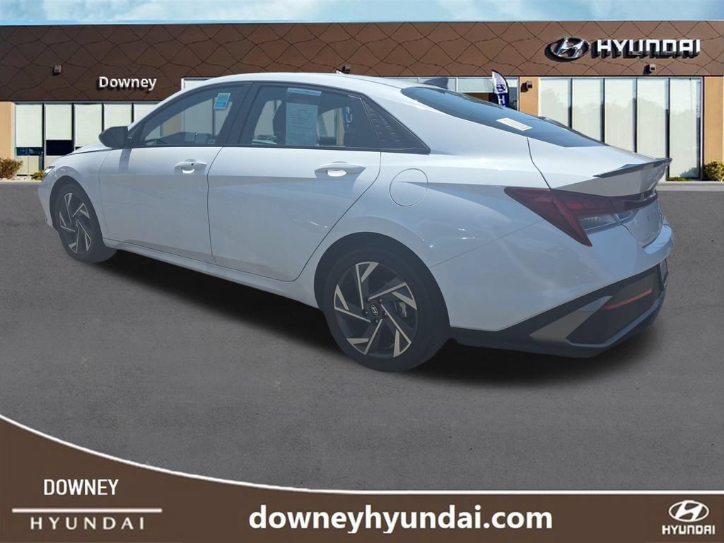 Certified 2025 Hyundai Elantra SEL FWD image 3