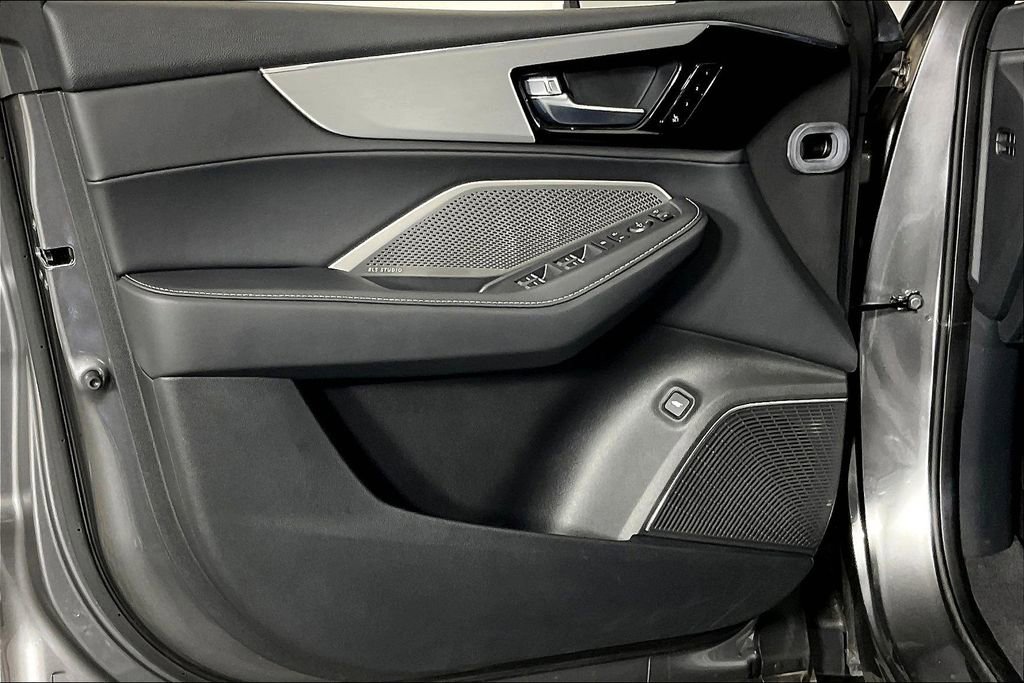 Used 2024 Acura MDX SH-AWD w/ Technology Package image 25