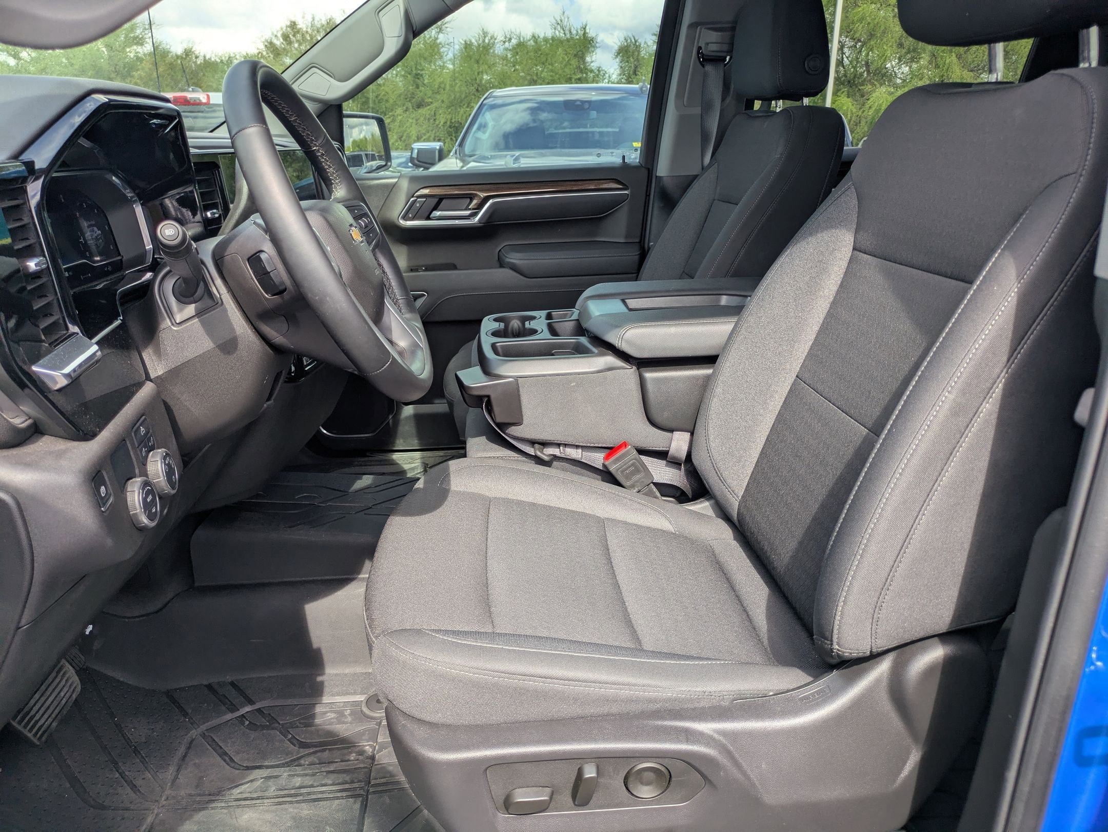 Used 2025 Chevrolet Silverado 1500 LT image 10