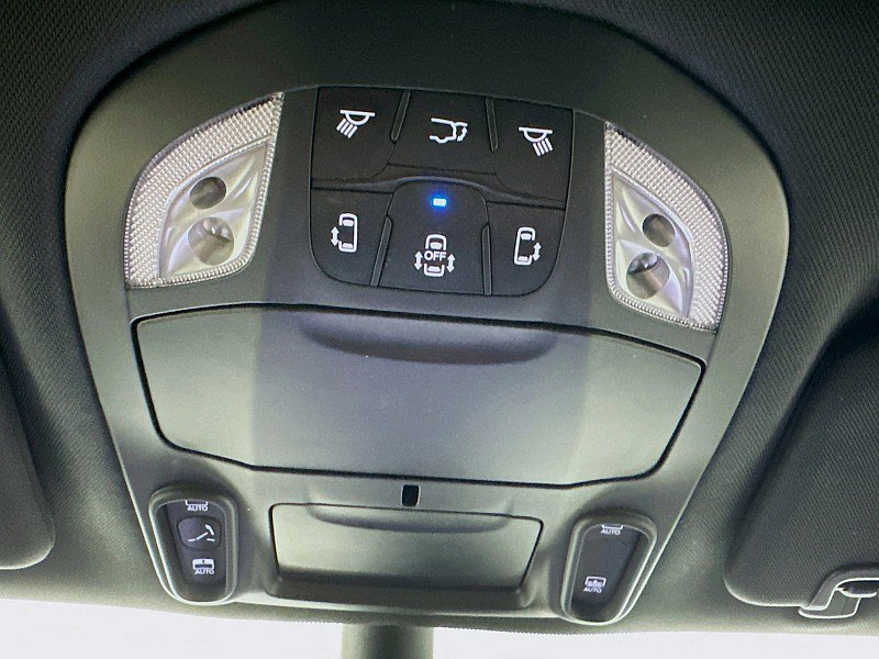 Used 2025 Chrysler Pacifica Limited image 34