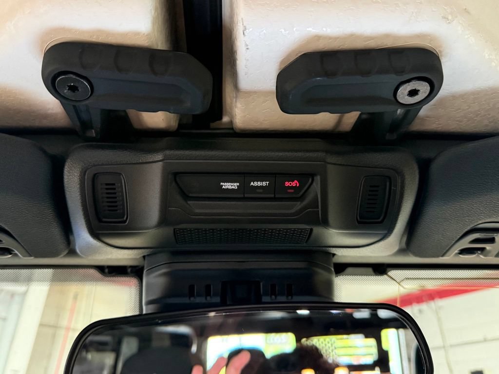 Certified 2025 Jeep Gladiator Sport AWD/4WD image 16