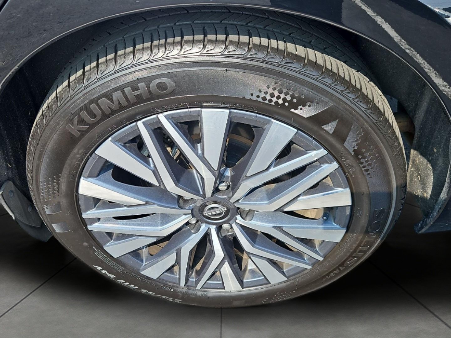 Used 2025 Nissan Altima 2.5 SV FWD image 13