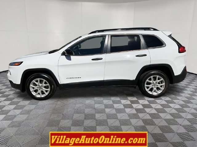 Used 2017 Jeep Cherokee Sport w/ Cold Weather Group FWD image 15