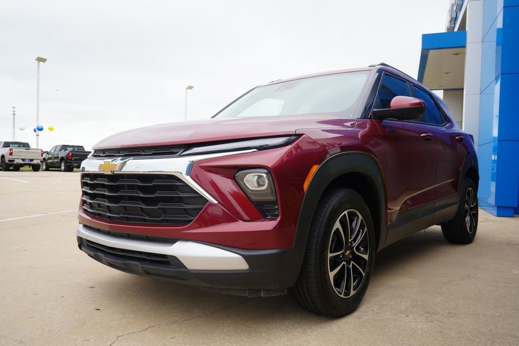 Used 2025 Chevrolet TrailBlazer LT AWD/4WD image 4