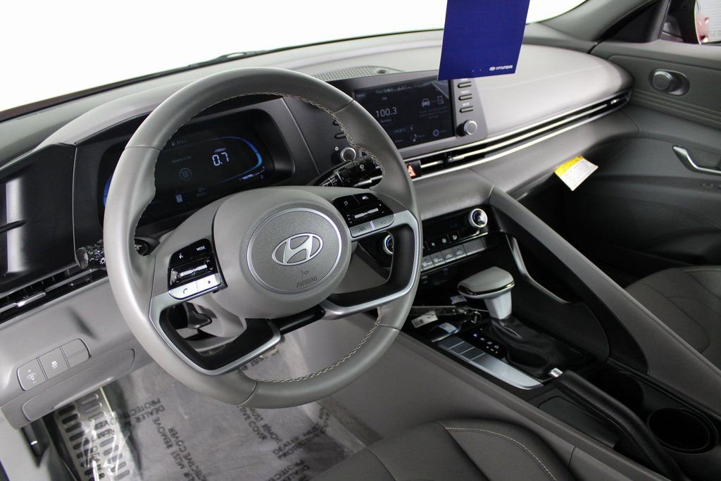 Certified 2025 Hyundai Elantra Sport image 16