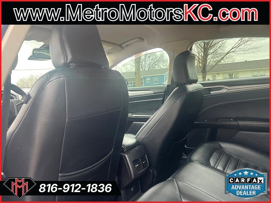 Used 2020 Ford Fusion SE image 28