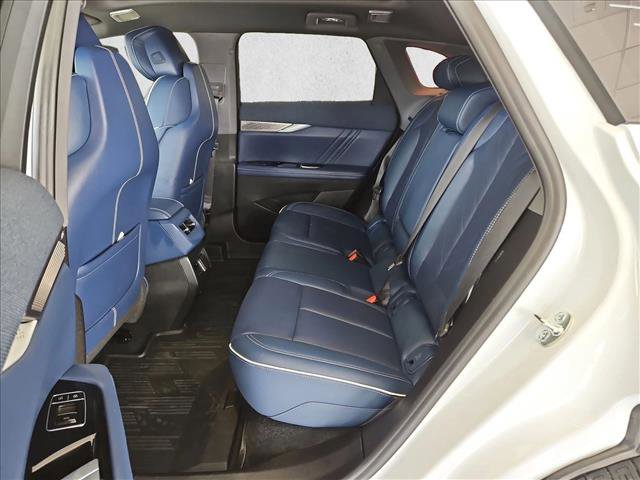 New 2026 Cadillac Optiq Luxury 2 w/ LPO, Floor Liner Package AWD/4WD image 16