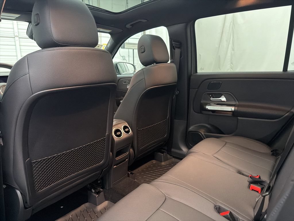 Used 2026 Mercedes-Benz GLB 250 image 17