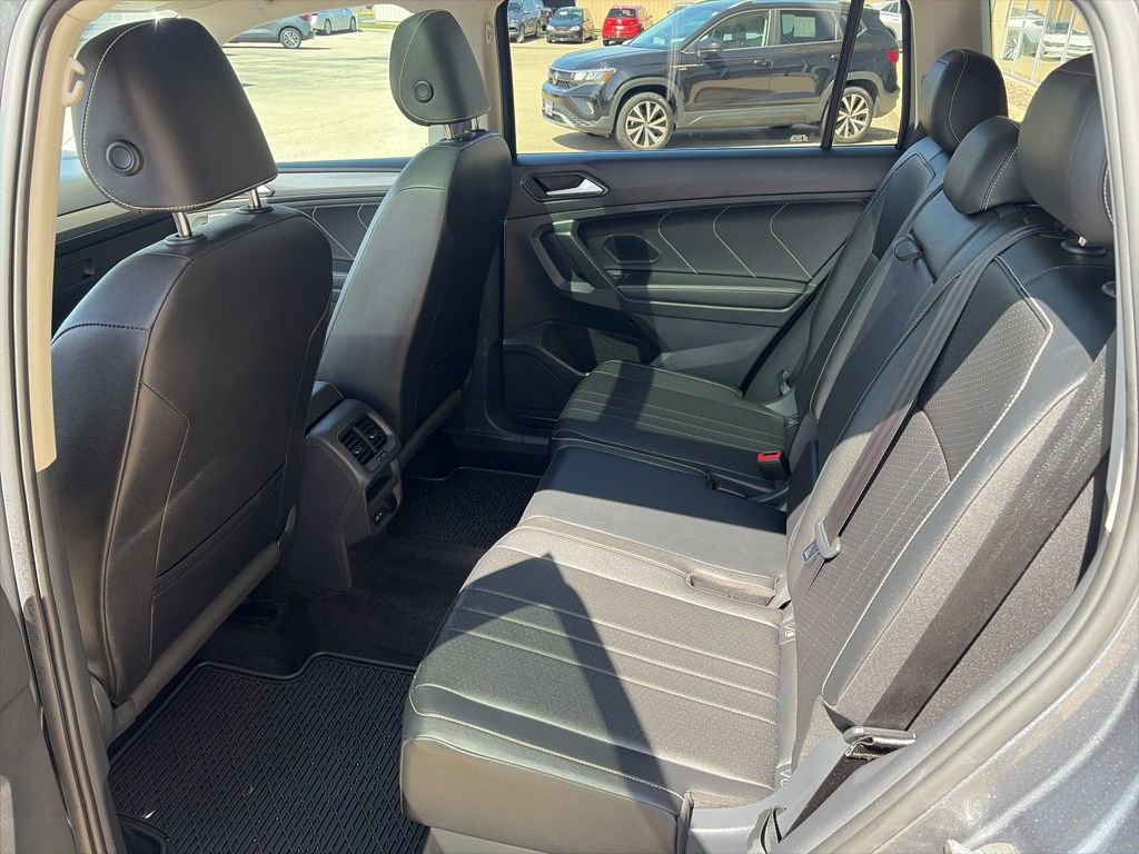 Certified 2023 Volkswagen Tiguan SE w/ Panoramic Sunroof Package image 13