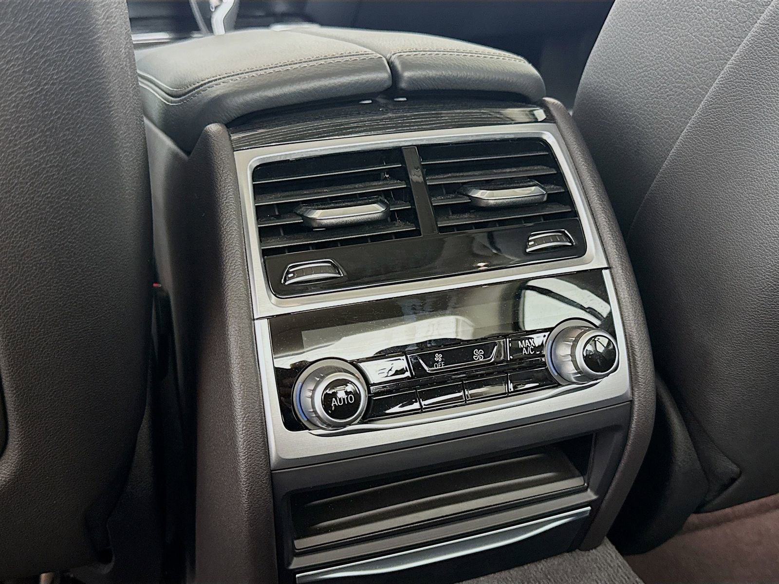 Certified 2022 BMW 740i image 27