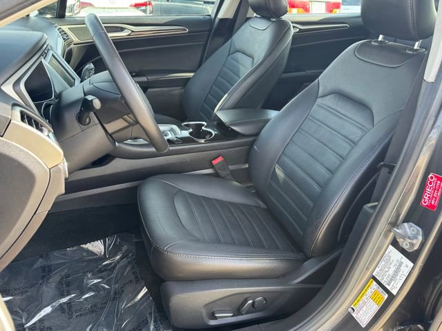 Used 2016 Ford Fusion SE w/ Equipment Group 202A FWD image 14