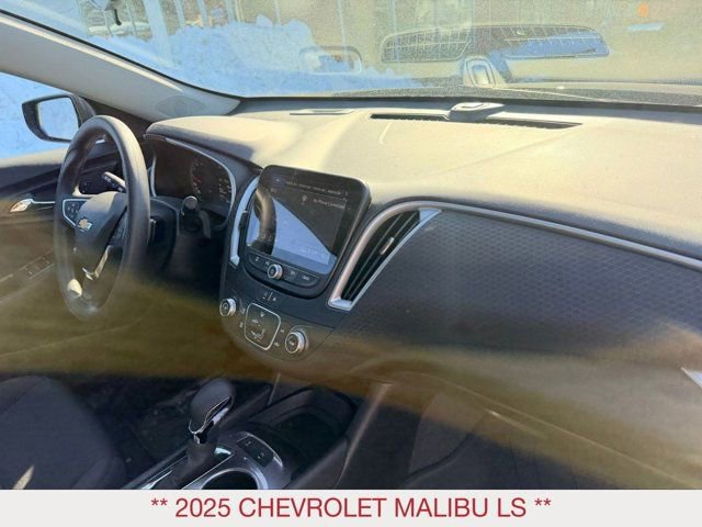 Used 2025 Chevrolet Malibu LS image 9