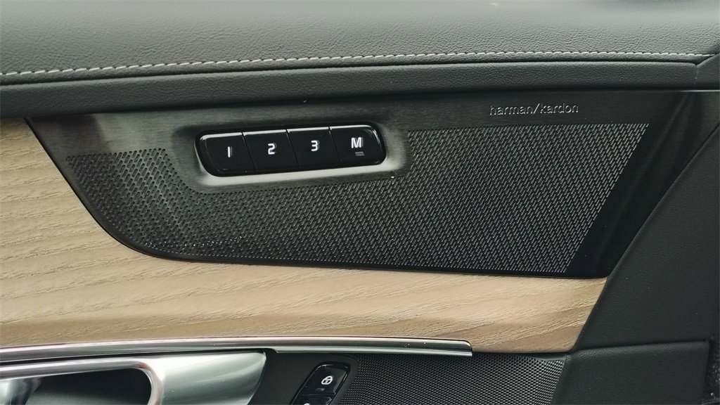 New 2026 Volvo XC90 B6 Plus image 9