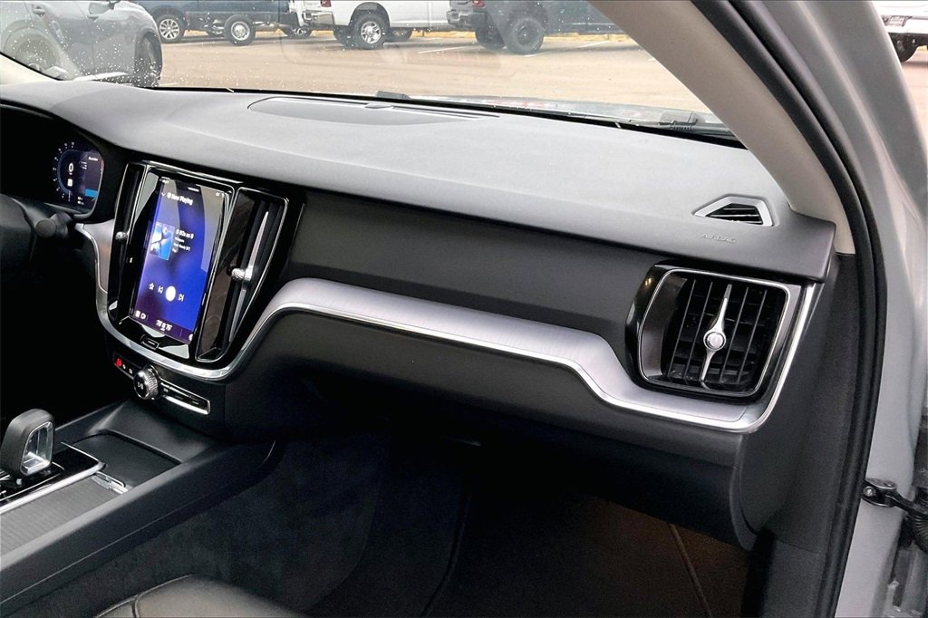Used 2024 Volvo S60 B5 Core image 16