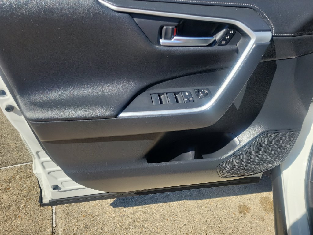 Used 2019 Toyota RAV4 Limited w/ Carpet Mat Package AWD/4WD image 6
