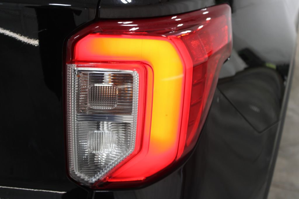 Used 2023 Ford Explorer XLT w/ Equipment Group 202A image 13