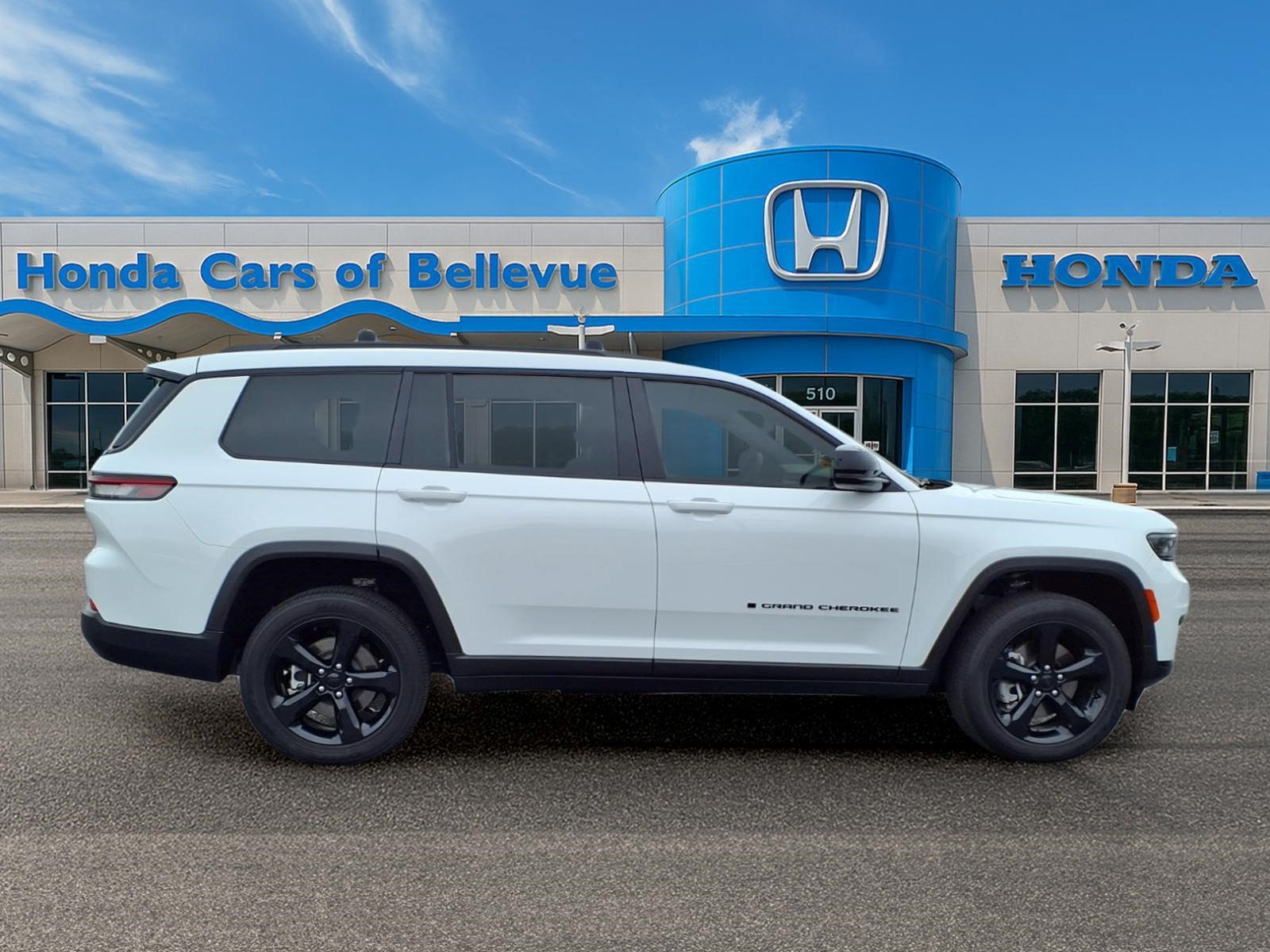 Used 2024 Jeep Grand Cherokee L Laredo AWD/4WD image 7