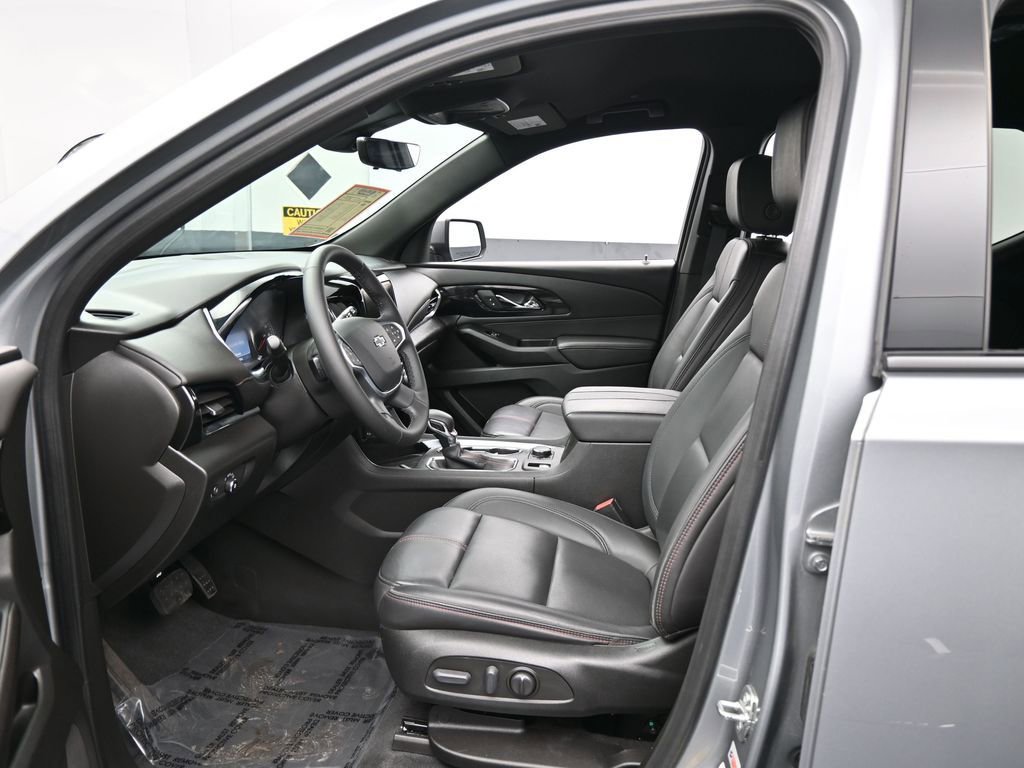 Used 2023 Chevrolet Traverse RS image 11