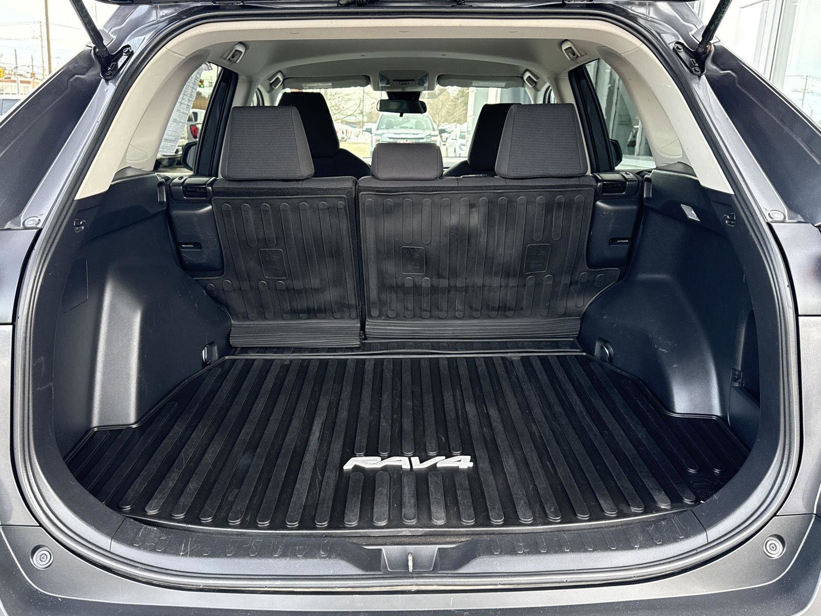 Used 2021 Toyota RAV4 LE image 13