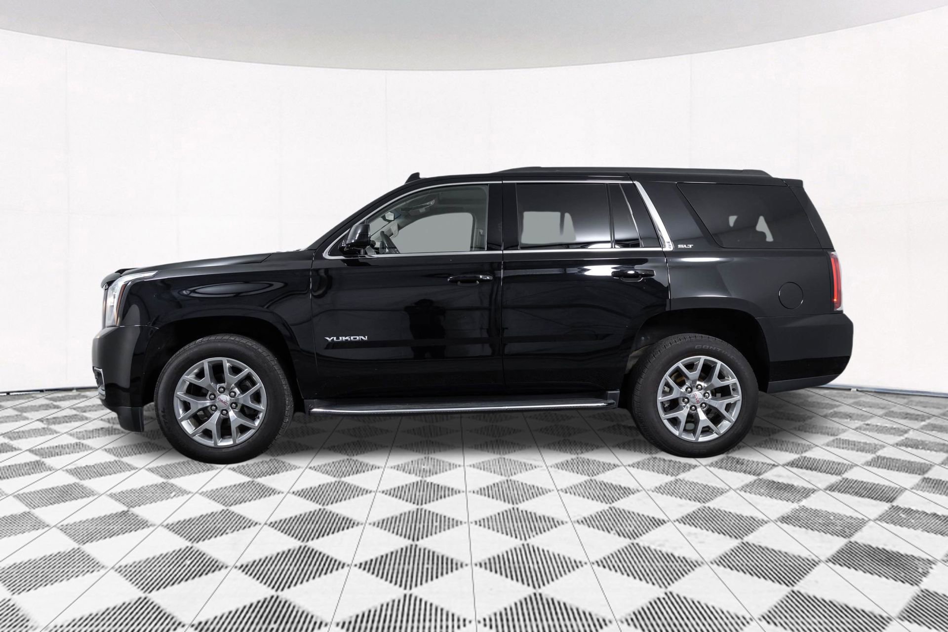 Used 2019 GMC Yukon SLT AWD/4WD image 16