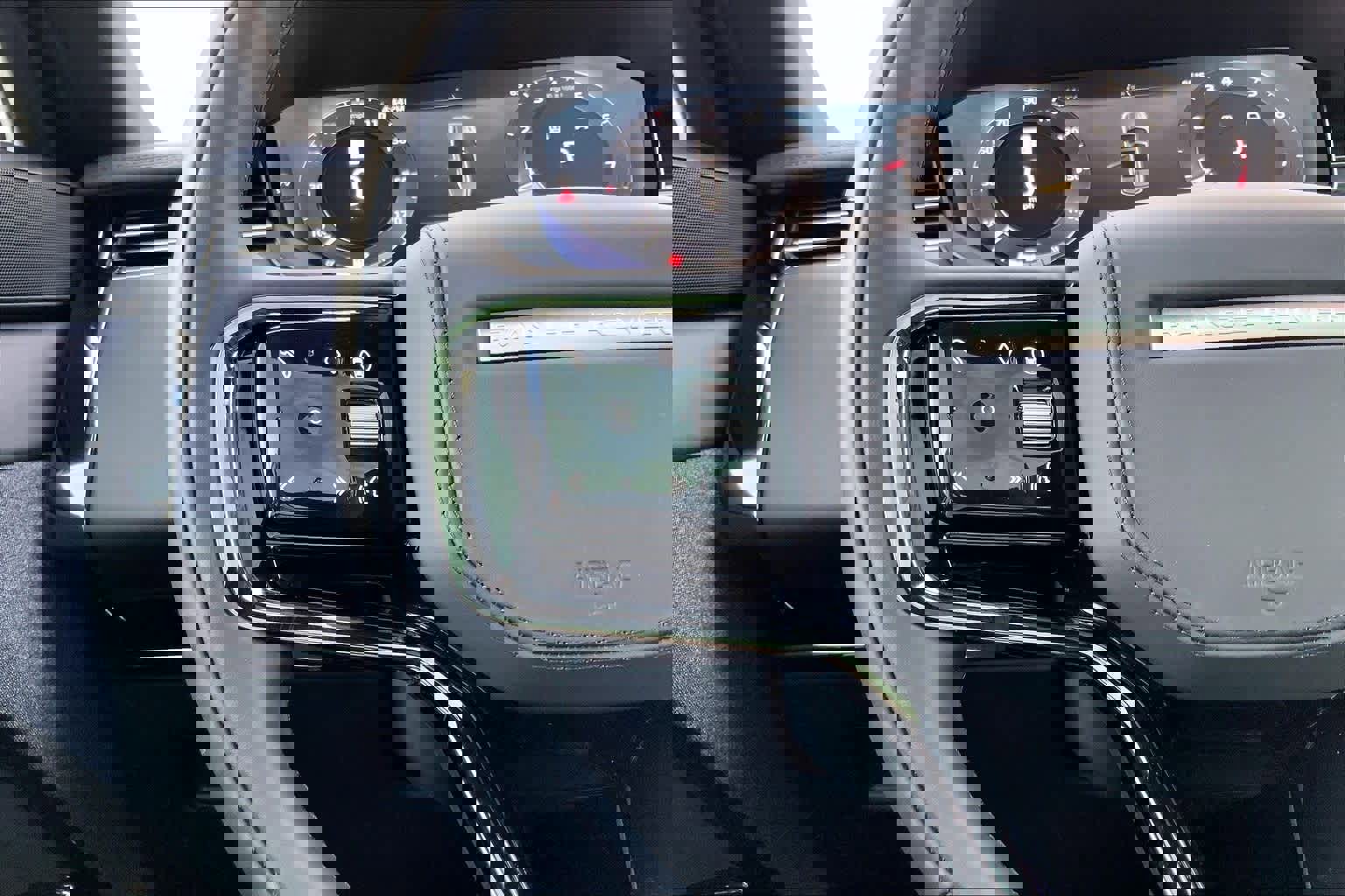 Used 2025 Land Rover Range Rover Sport Dynamic SE image 24