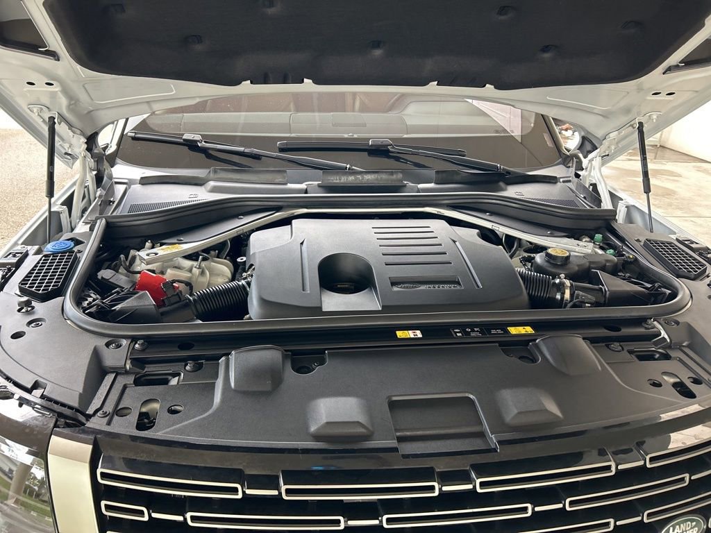 Used 2023 Land Rover Range Rover SE image 13