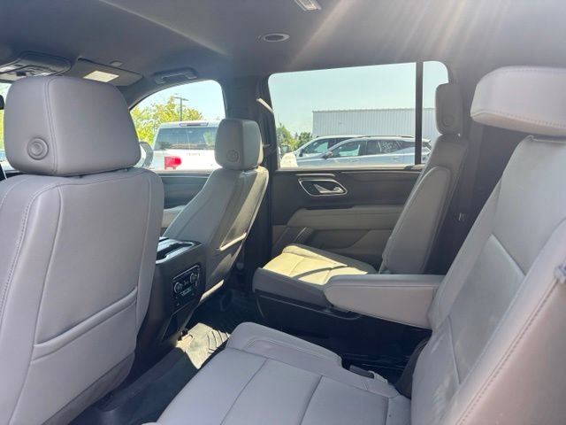Used 2024 Chevrolet Suburban LT w/ Luxury Package AWD/4WD image 9
