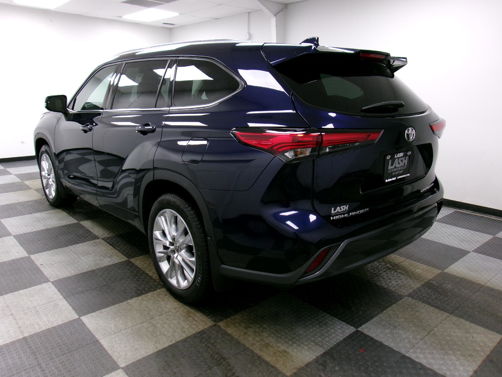 Used 2021 Toyota Highlander Limited image 2