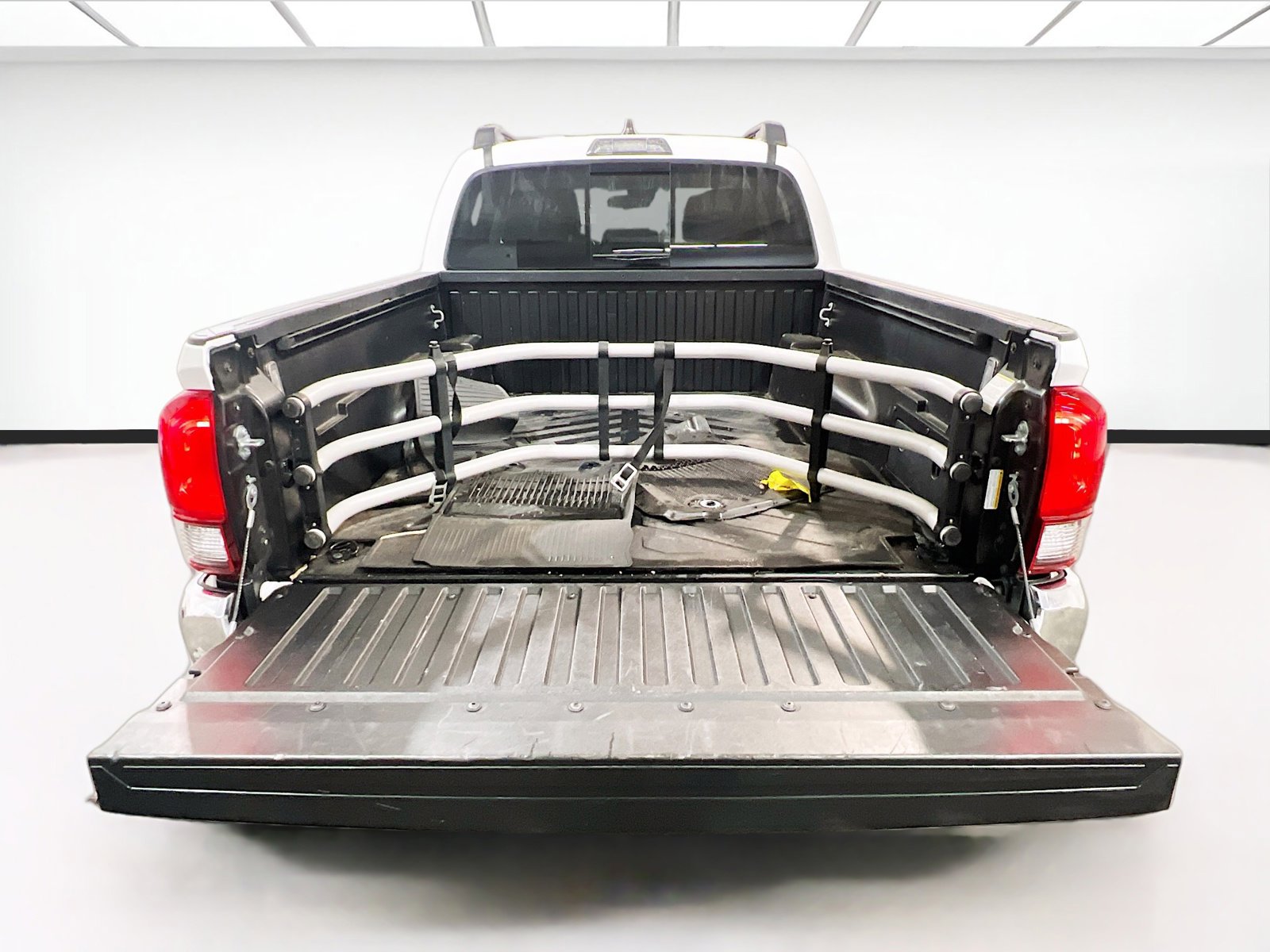 Used 2022 Toyota Tacoma SR5 RWD image 17
